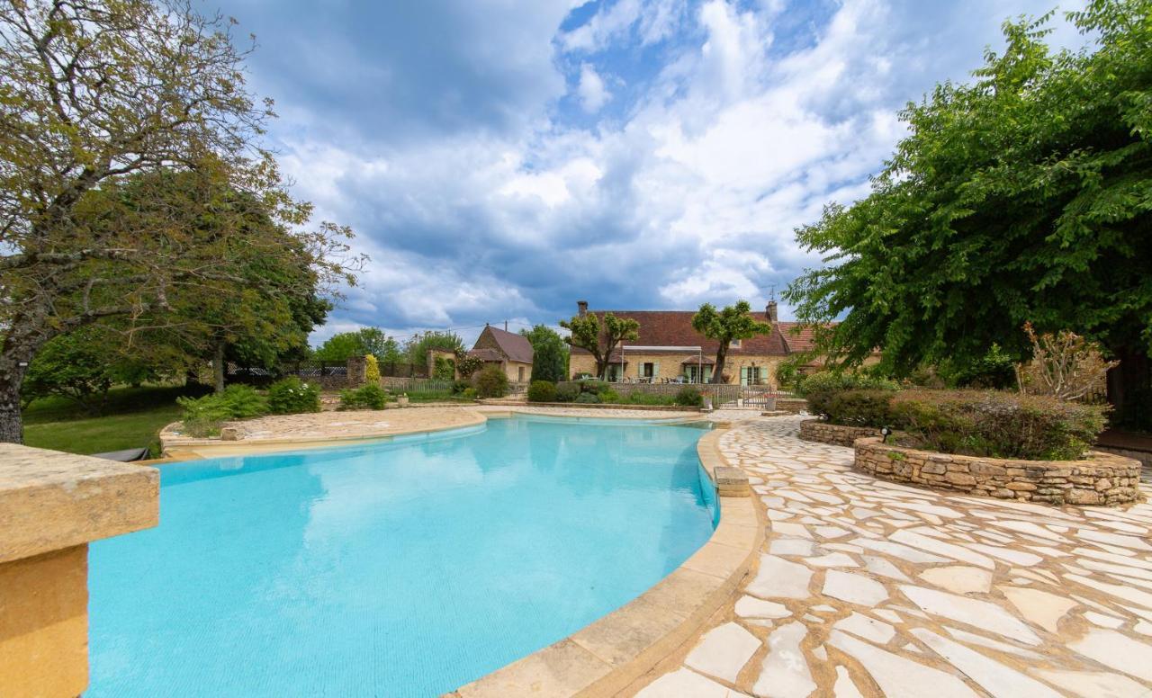 Hotel De La Ferme Lamy Meyrals Екстериор снимка