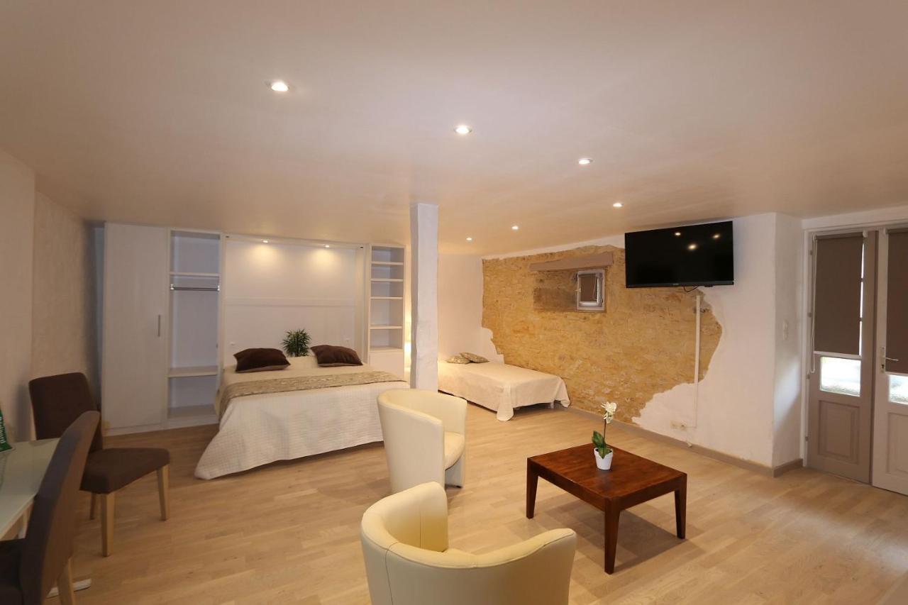 Hotel De La Ferme Lamy Meyrals Екстериор снимка