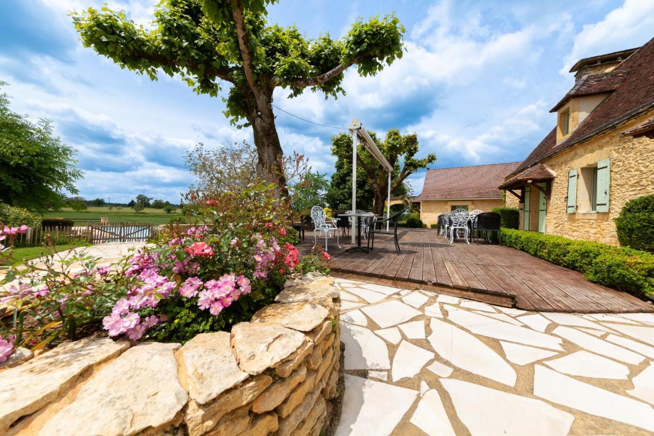 Hotel De La Ferme Lamy Meyrals Екстериор снимка