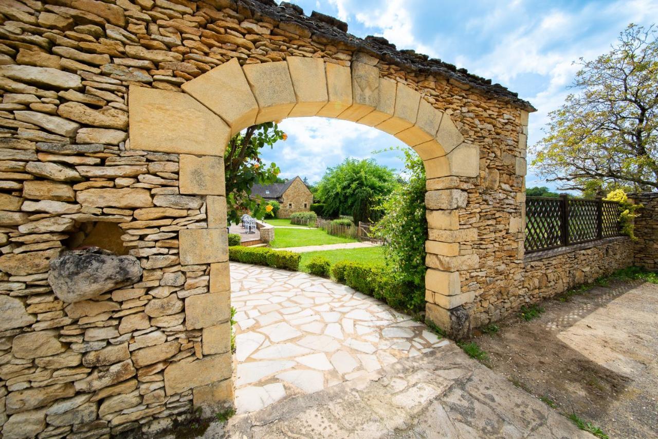 Hotel De La Ferme Lamy Meyrals Екстериор снимка