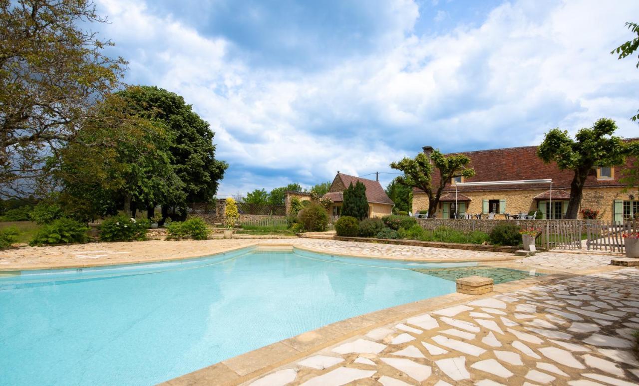 Hotel De La Ferme Lamy Meyrals Екстериор снимка