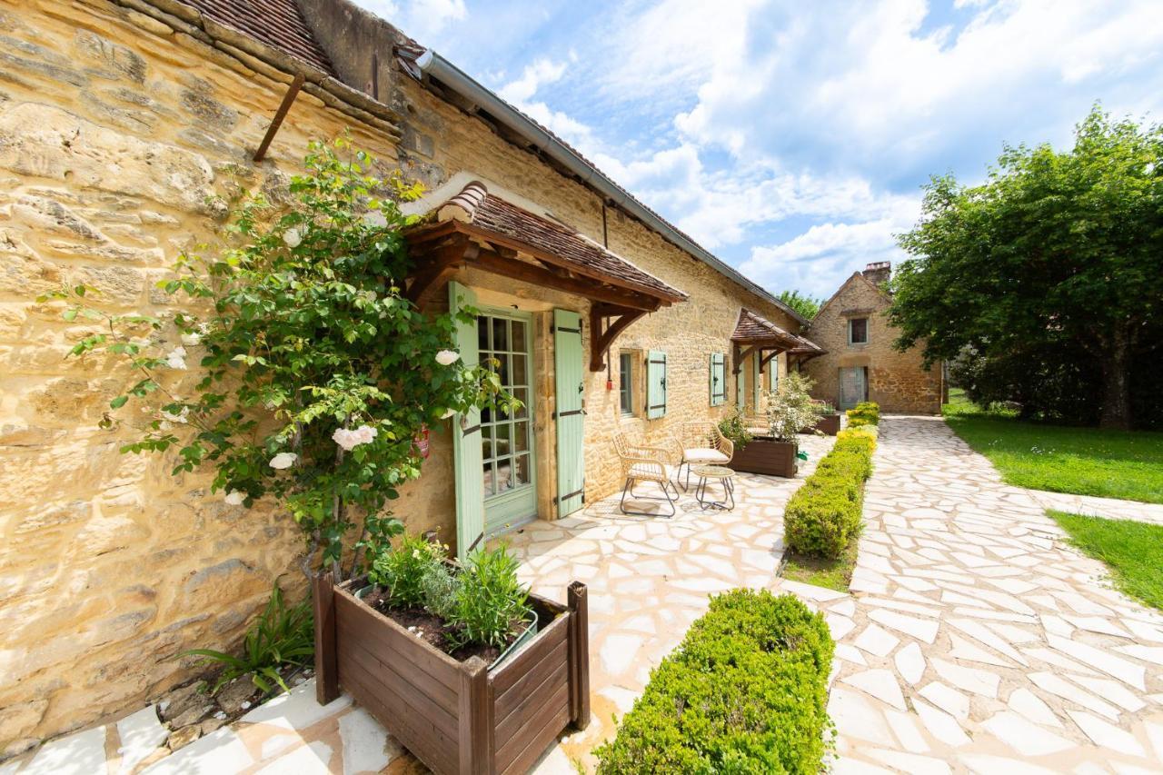 Hotel De La Ferme Lamy Meyrals Екстериор снимка