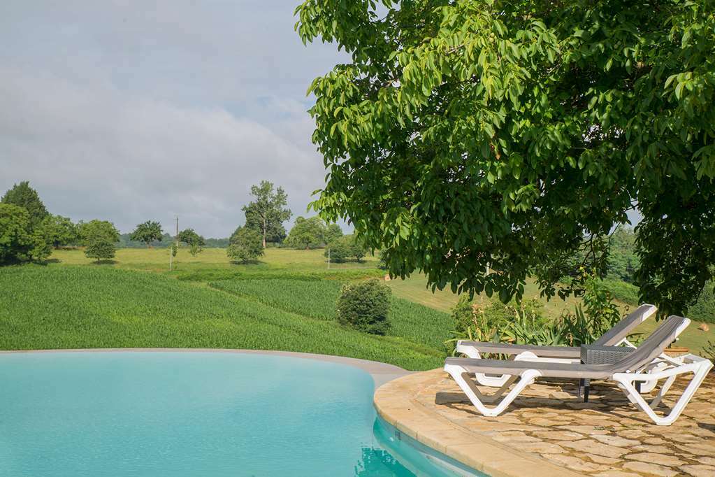 Hotel De La Ferme Lamy Meyrals Екстериор снимка